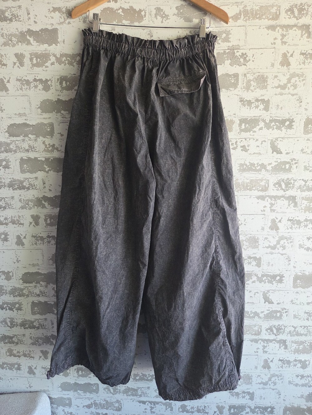 NWT Urban Outfitters Sloan Nylon Baggy Balloon Pants Black L - Picture 4 of 11